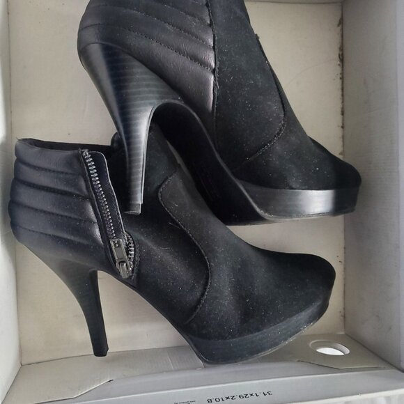 Heel Bootie Size 9 - Picture 3 of 7